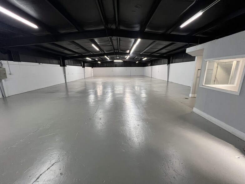 More Photos Of 60 Mount Carmel Rd, Camden Showroom For Sale