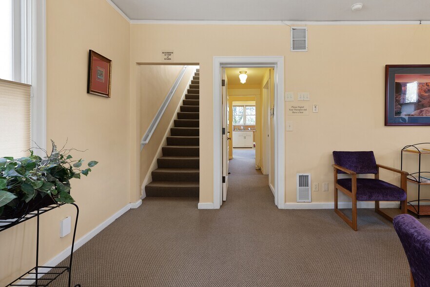 More Photos Of 1818 NE Irving St, Portland Office Residential For Sale