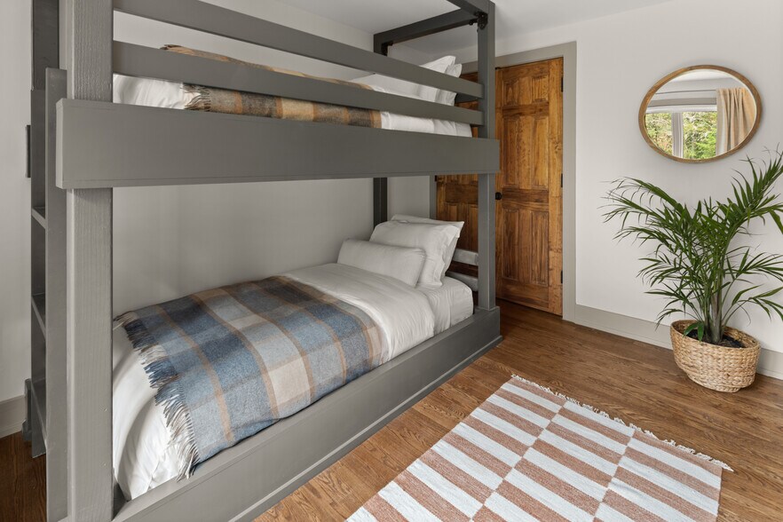 More Photos Of 56 Turner Mill Ln, Stowe Specialty For Sale