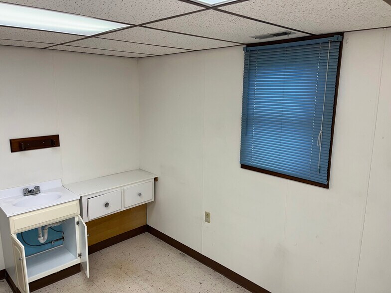More Photos Of 928 French Rd, Buffalo Office For Sale