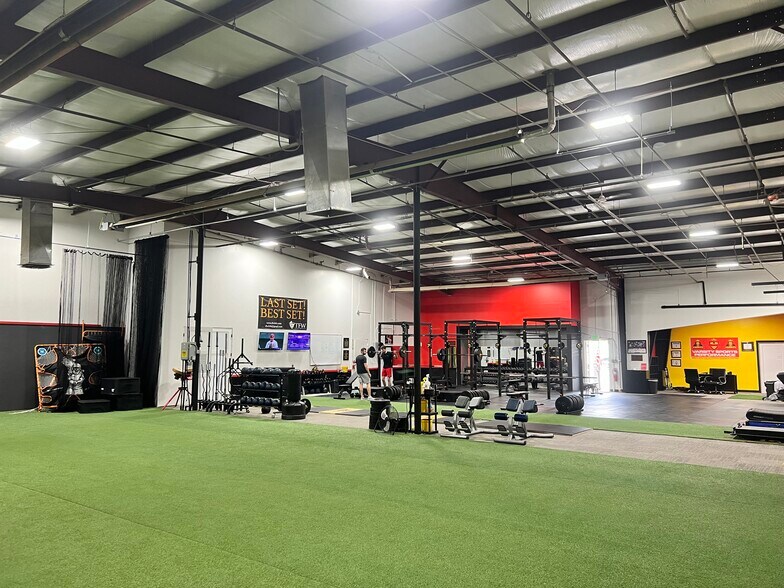 More Photos Of 1657 N State St, Lehi Manufacturing For Sale