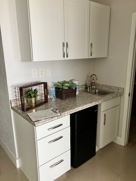 More Photos Of 290 SW 12th Ave, Pompano Beach Warehouse For Lease