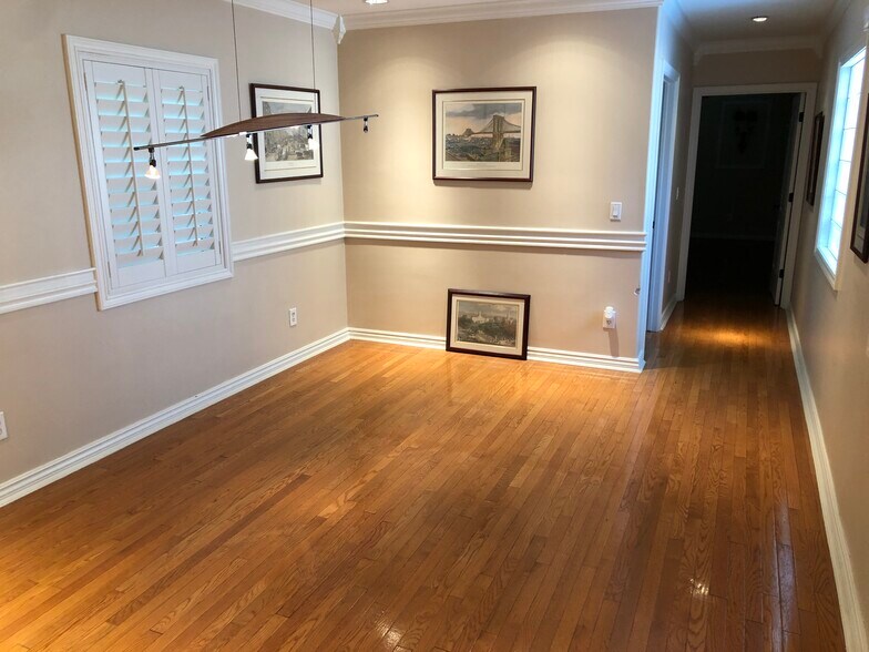 More Photos Of 610 S 7th St, Las Vegas Office For Lease