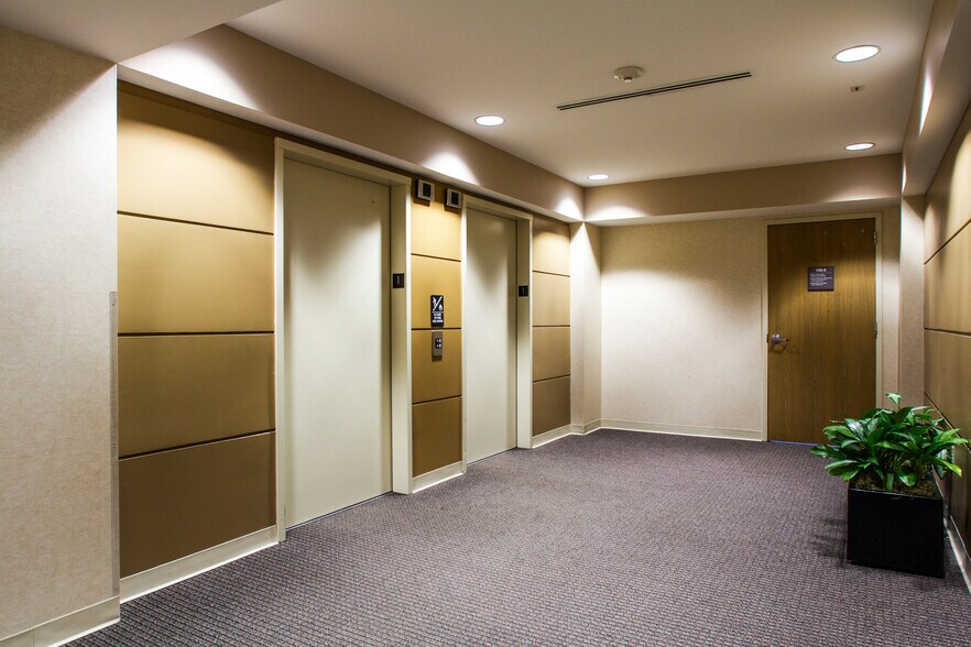 More Photos Of 675 Old Ballas Rd, Creve Coeur Medical For Lease