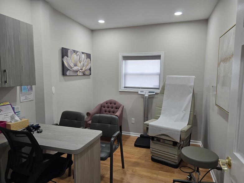 More Photos Of 9629 S Southwest Hwy, Oak Lawn Medical For Sale