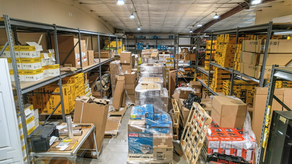 More Photos Of 1818 Greenleaf Ln, Leesburg Warehouse For Sale