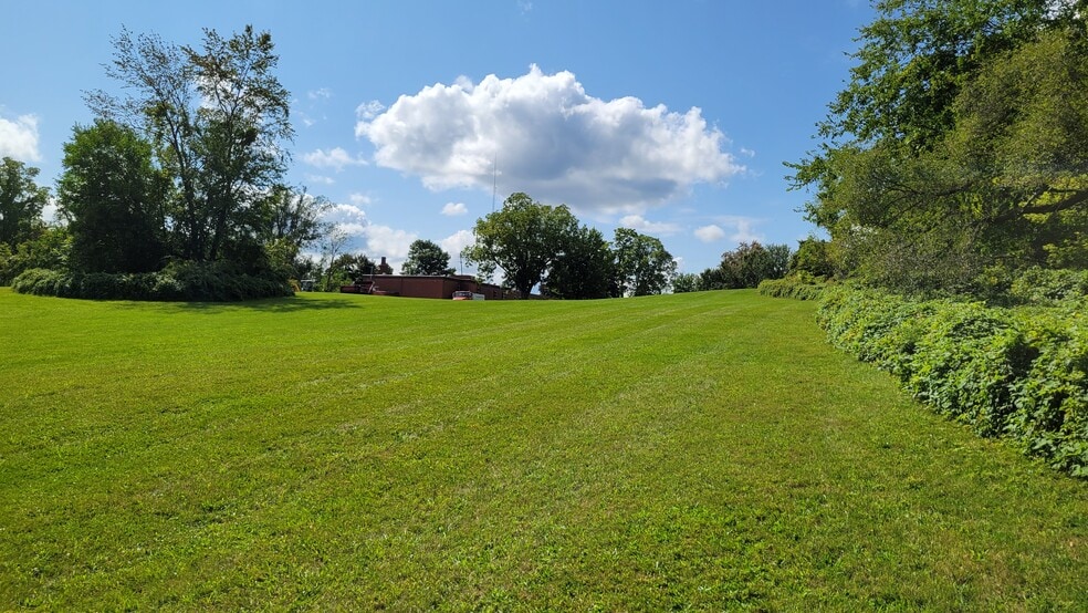 More Photos Of 427 N Steer St, Addison Hospital For Sale