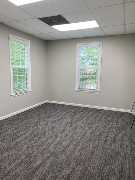 More Photos Of 690 Village Trce NE, Marietta Office For Lease
