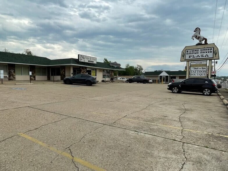 More Photos Of 809 Highway 62 65 N, Harrison General Retail For Sale