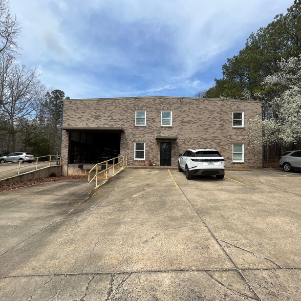 More Photos Of 125 Carnes Dr, Fayetteville Warehouse For Sale
