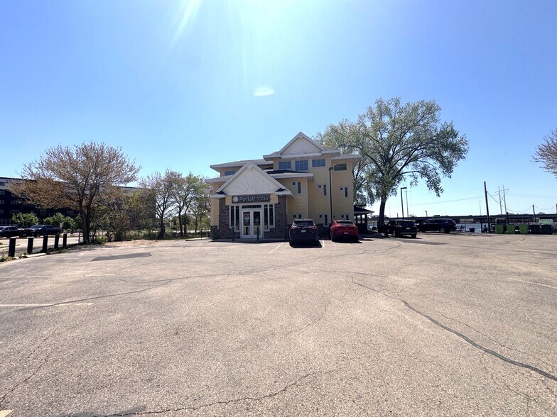 More Photos Of 400 Interlake Dr, Madison Office For Lease