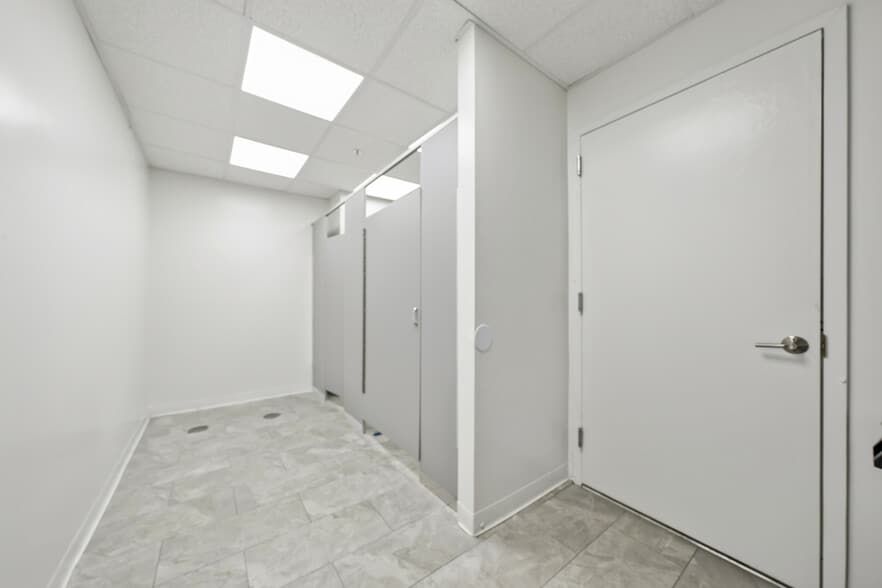 More Photos Of 545-553 Cedar Ln, Teaneck Office For Sale