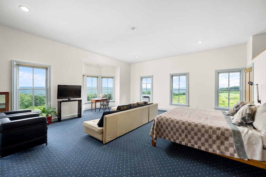 More Photos Of 9940 Middle Rd, Hammondsport Winery Vineyard For Sale