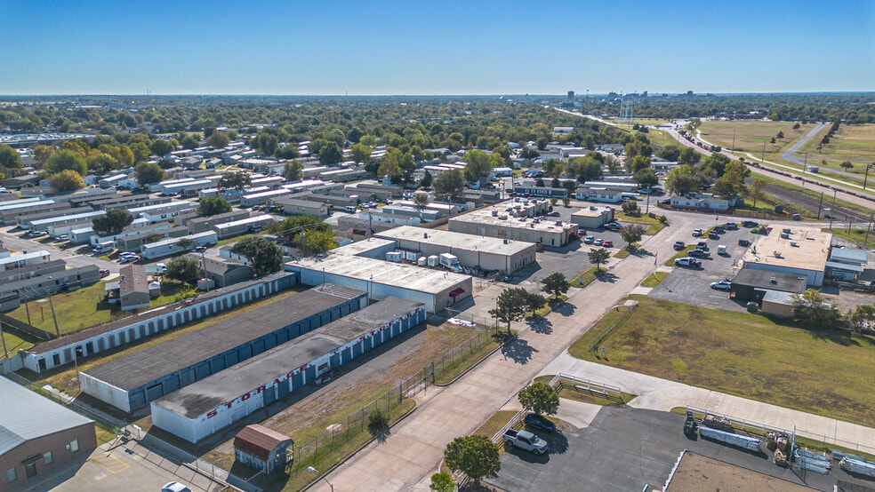 More Photos Of 1831 Industrial Blvd, Norman Service For Sale