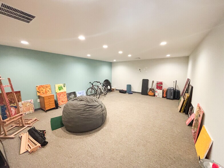 More Photos Of 4173 N 20th St, Ozark Warehouse For Lease