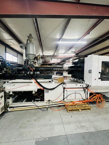 More Photos Of 590 N Main St, Leeds Manufacturing For Sale