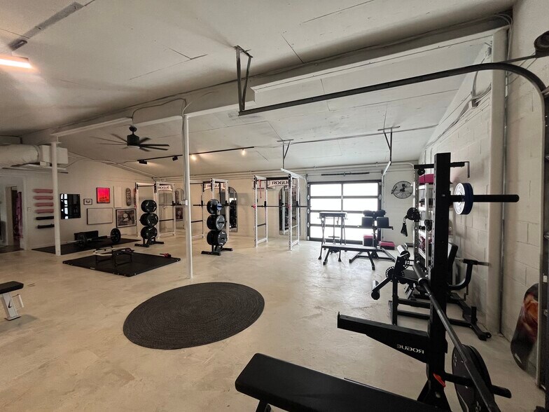 More Photos Of 400 E St Elmo Rd, Austin Unknown For Lease