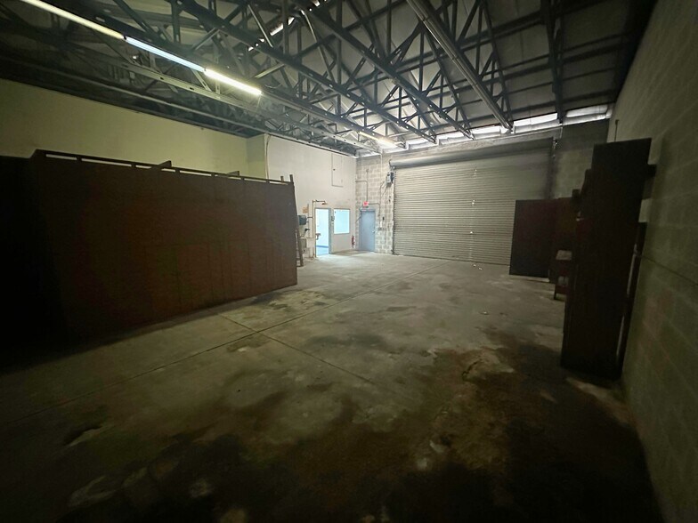 More Photos Of 6009 15th St E, Bradenton Warehouse For Lease