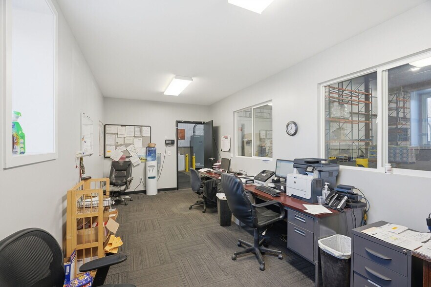 More Photos Of 8201 NE Hickory St, Minneapolis Truck Terminal For Sale