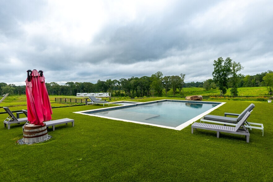 More Photos Of 2199 Roosterville Rd, Roopville Horse Stables For Sale