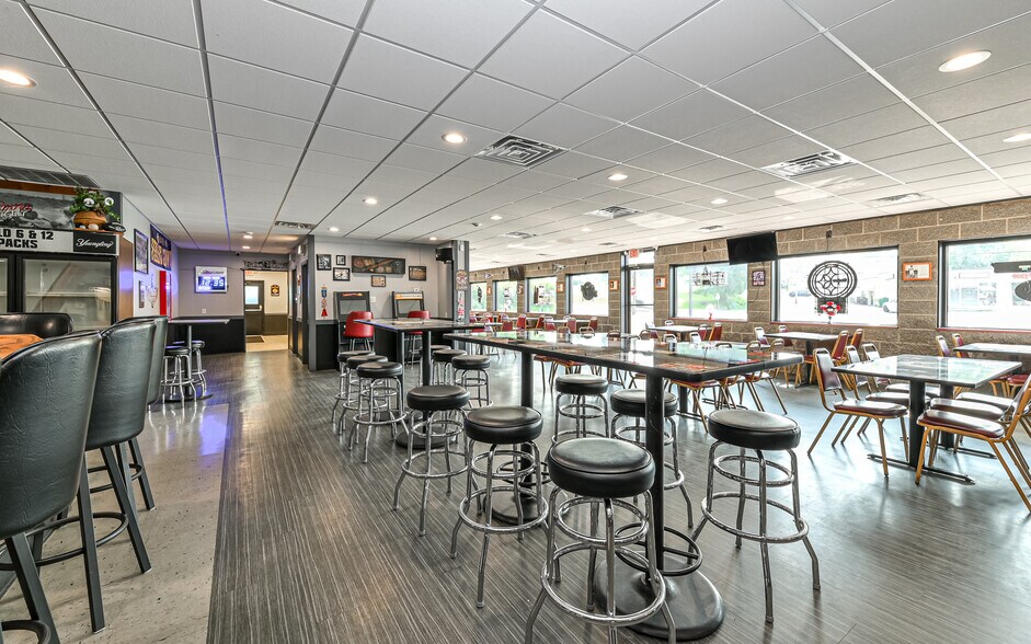More Photos Of 2615 Freeport Rd, Natrona Heights Bar For Lease