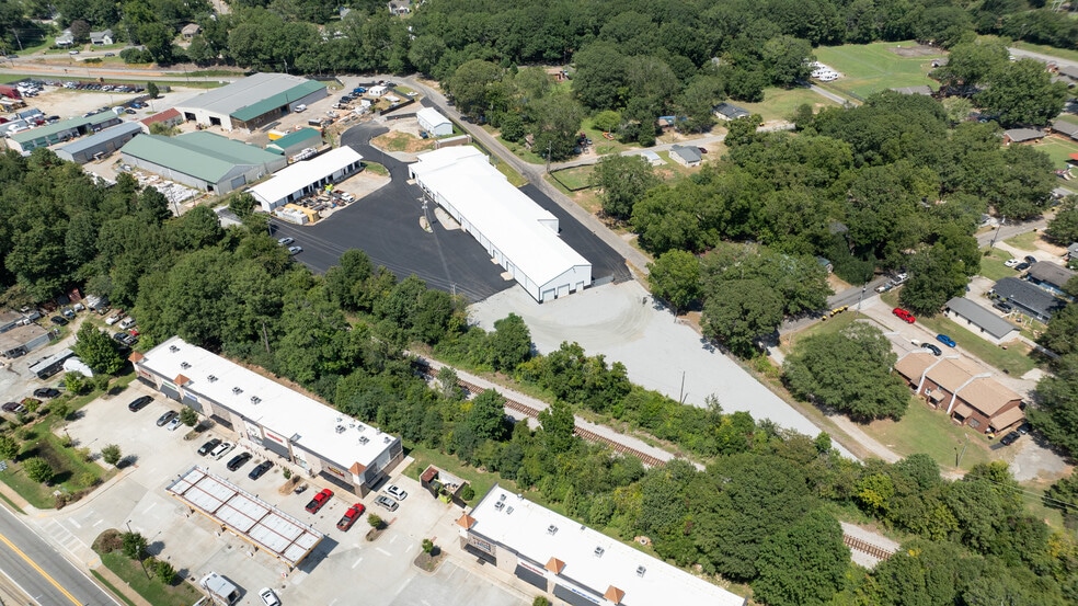 More Photos Of 5 Haynie St, Newnan Warehouse For Lease