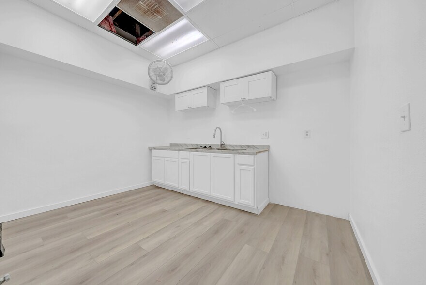 More Photos Of 1419 Sunset Point Rd, Clearwater Office For Sale