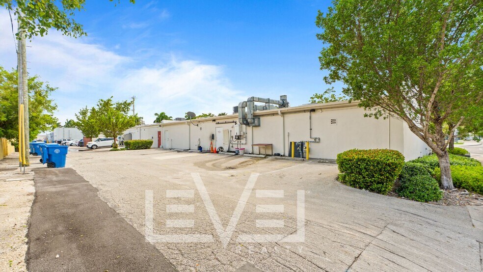 More Photos Of 3500-3580 NE 12th Ave, Fort Lauderdale Storefront Retail Office For Lease