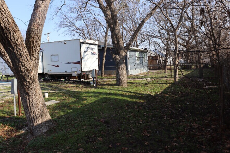 More Photos Of 502 E Navarro Ave, Mart Land For Sale