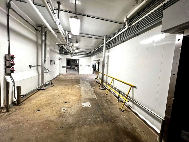 More Photos Of 1720 12th St, Monroe Distribution For Lease