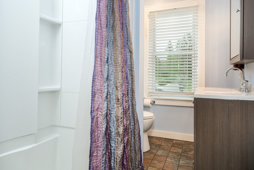 More Photos Of 265 Main St, Delhi Garden Center For Sale