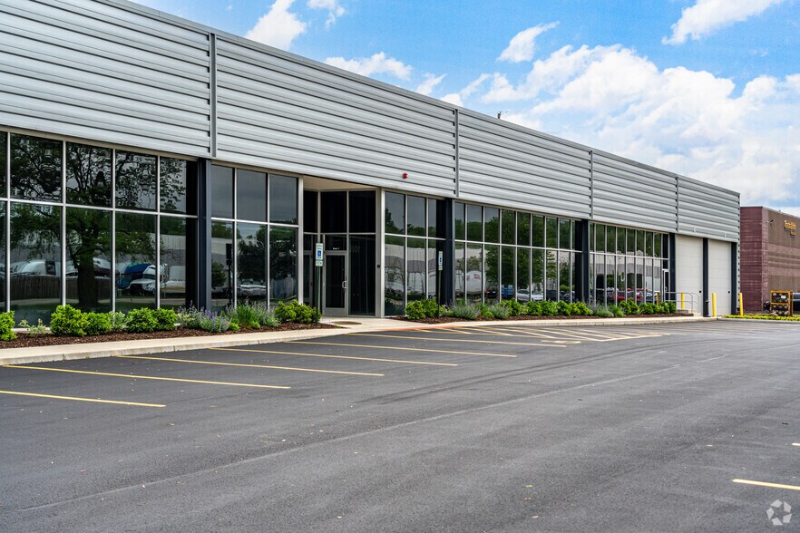 Primary Photo Of 1000 Harvester Rd, West Chicago Warehouse For Lease