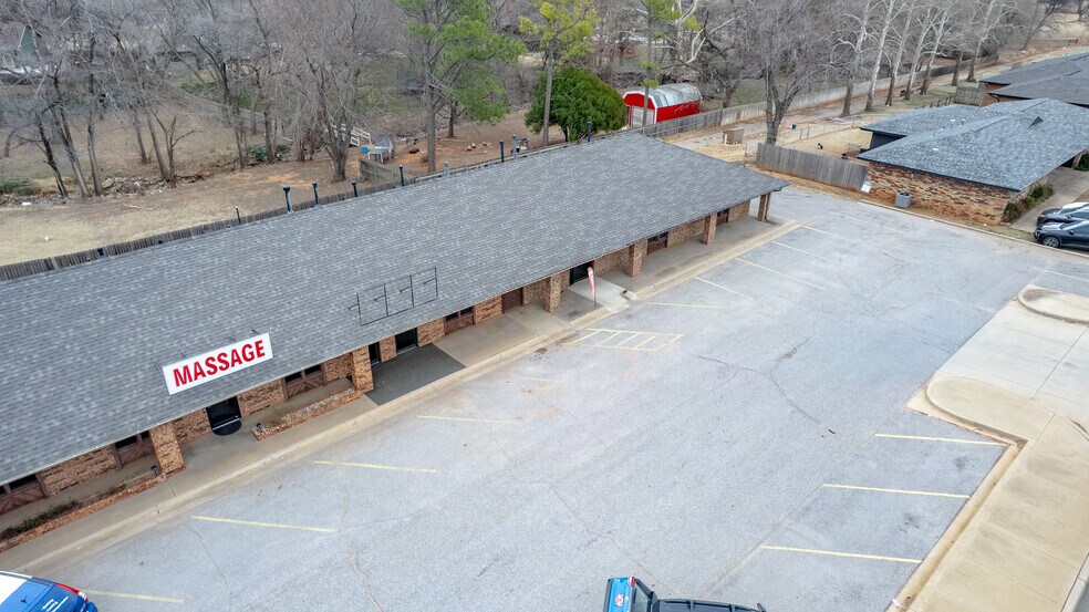 More Photos Of 1108 N Washington St, Weatherford Medical For Sale