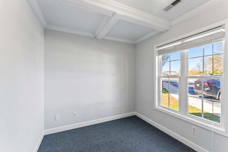 More Photos Of 104 Renaissance Cir, Mauldin Office For Lease