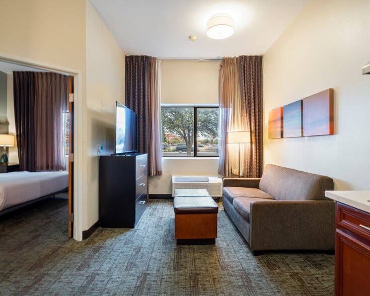 More Photos Of 2515 19th St, Lubbock Hotel For Sale