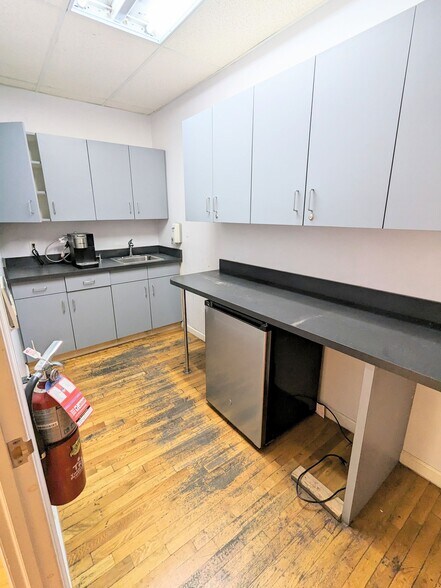 More Photos Of 815 59th St, Brooklyn Storefront Retail Residential For Lease