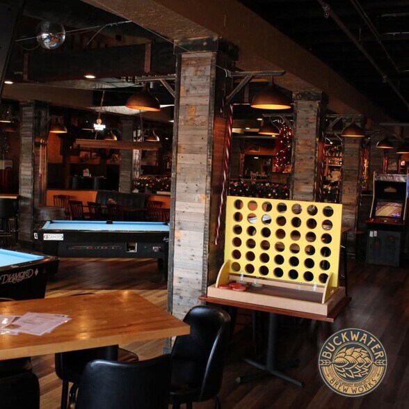 More Photos Of 213 E Main St, Carbondale Bar For Sale