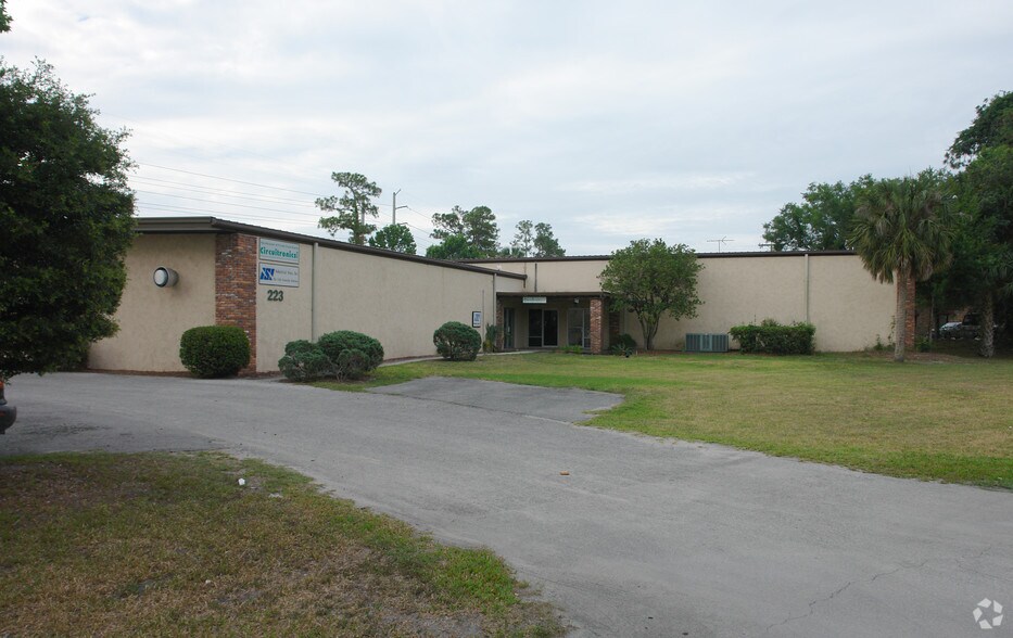 More Photos Of 223 Hickman Dr, Sanford Warehouse For Lease