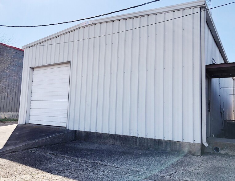 More Photos Of 815-817 Lake Air Dr, Waco Office For Lease