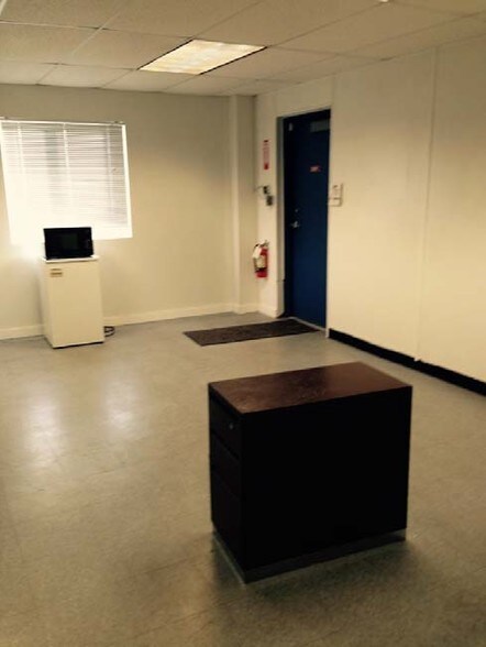 More Photos Of 1360 Baldwin Hill Rd, Gales Ferry Flex For Lease