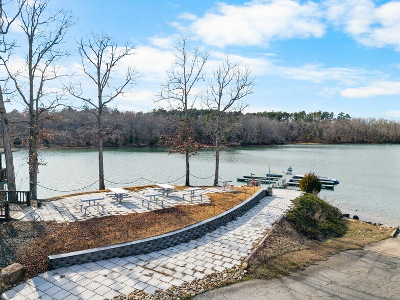 More Photos Of 1155 Marina Rd, Elberton Marina For Sale