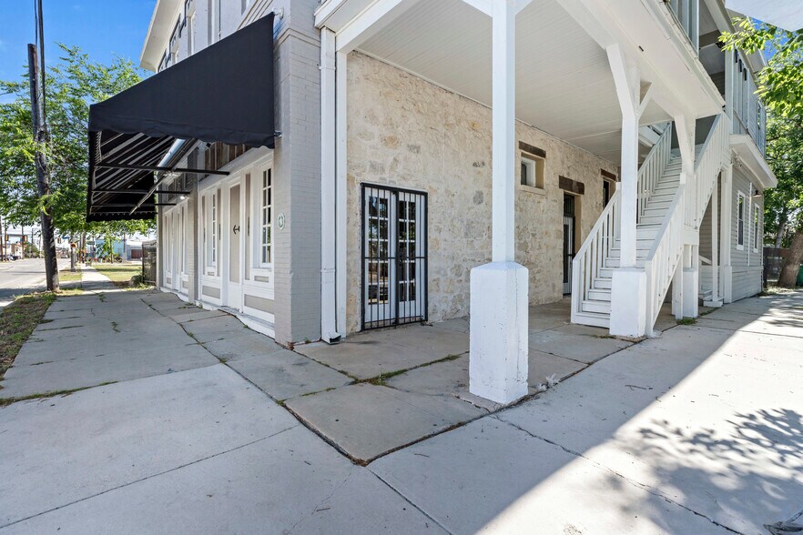 More Photos Of 2024 S Flores St, San Antonio Storefront Retail Residential For Sale