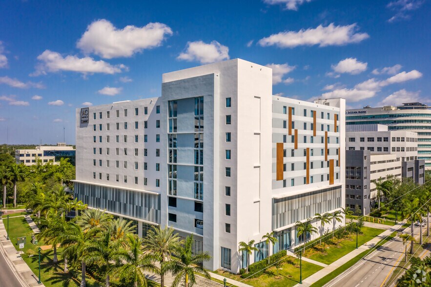 More Photos Of 2980 NE 207th St, Aventura Office Residential For Lease