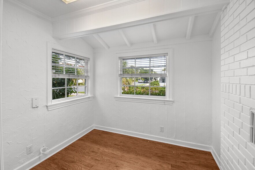 More Photos Of 300 SE Detroit Ave, Stuart Office For Lease