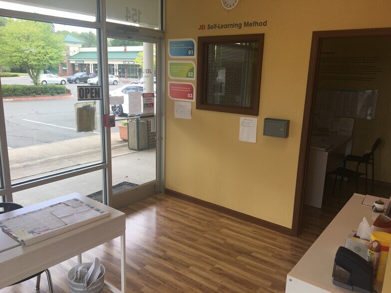 More Photos Of 120-154 Morrisville Square Way, Morrisville Restaurant For Lease