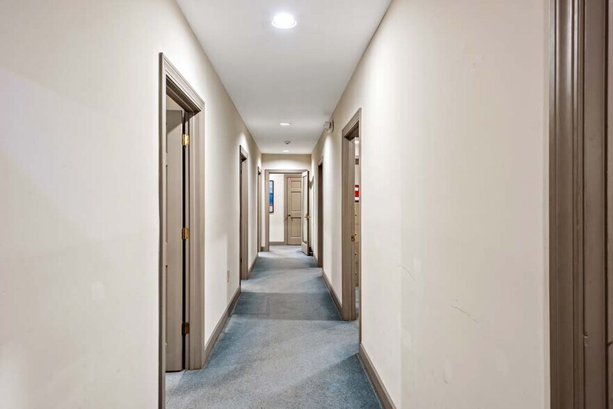 More Photos Of 11 Broad St, Charleston Office Residential For Lease