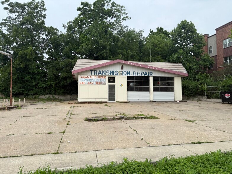 More Photos Of 3042 Benton Blvd, Kansas City Auto Repair For Sale