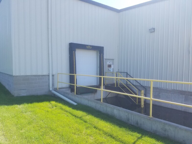 More Photos Of 2208 Trott Ave SW, Willmar Flex For Sale