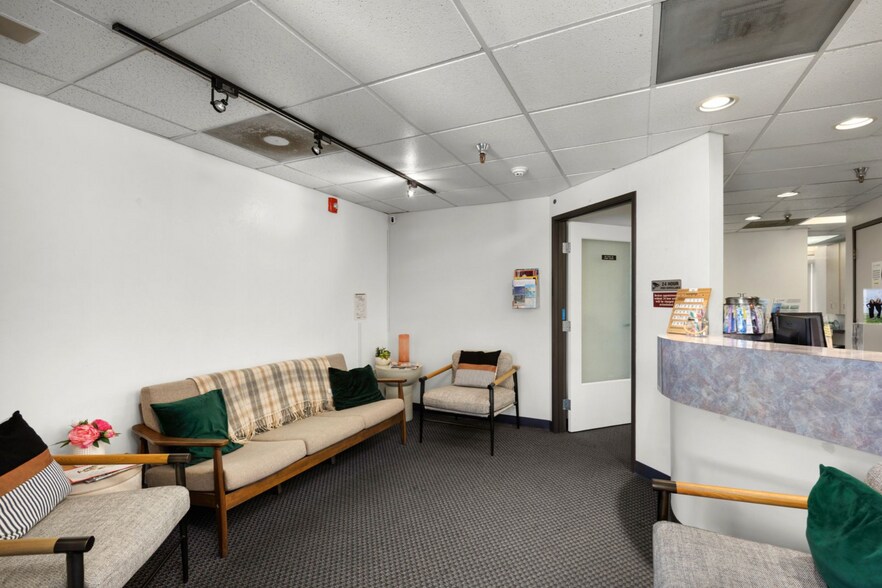 More Photos Of 1001 B Ave, Coronado Medical For Lease
