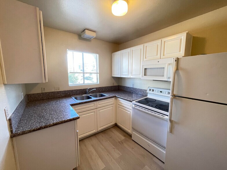 More Photos Of 1709 Fairfield Ave, Las Vegas Apartments For Sale